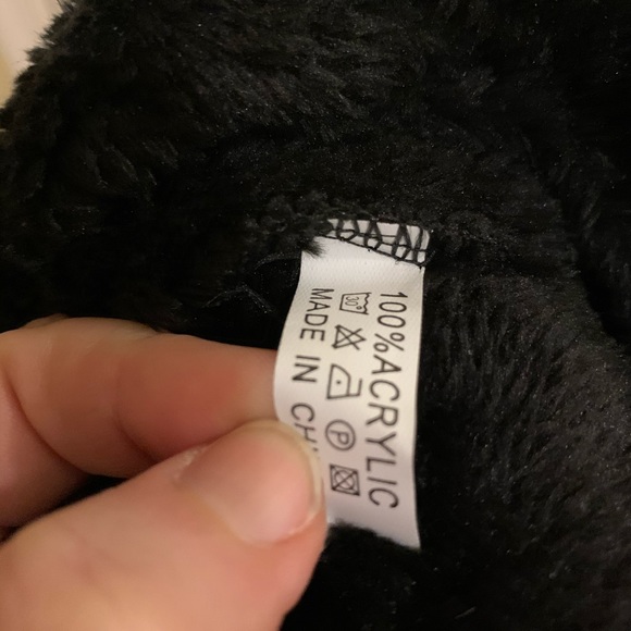 Sale Host Pick NWT Super Soft Black Pom Pom Beanie - Picture 5 of 5